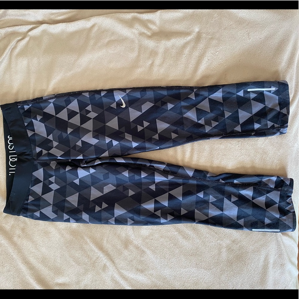 Nike geometric cropped leggings